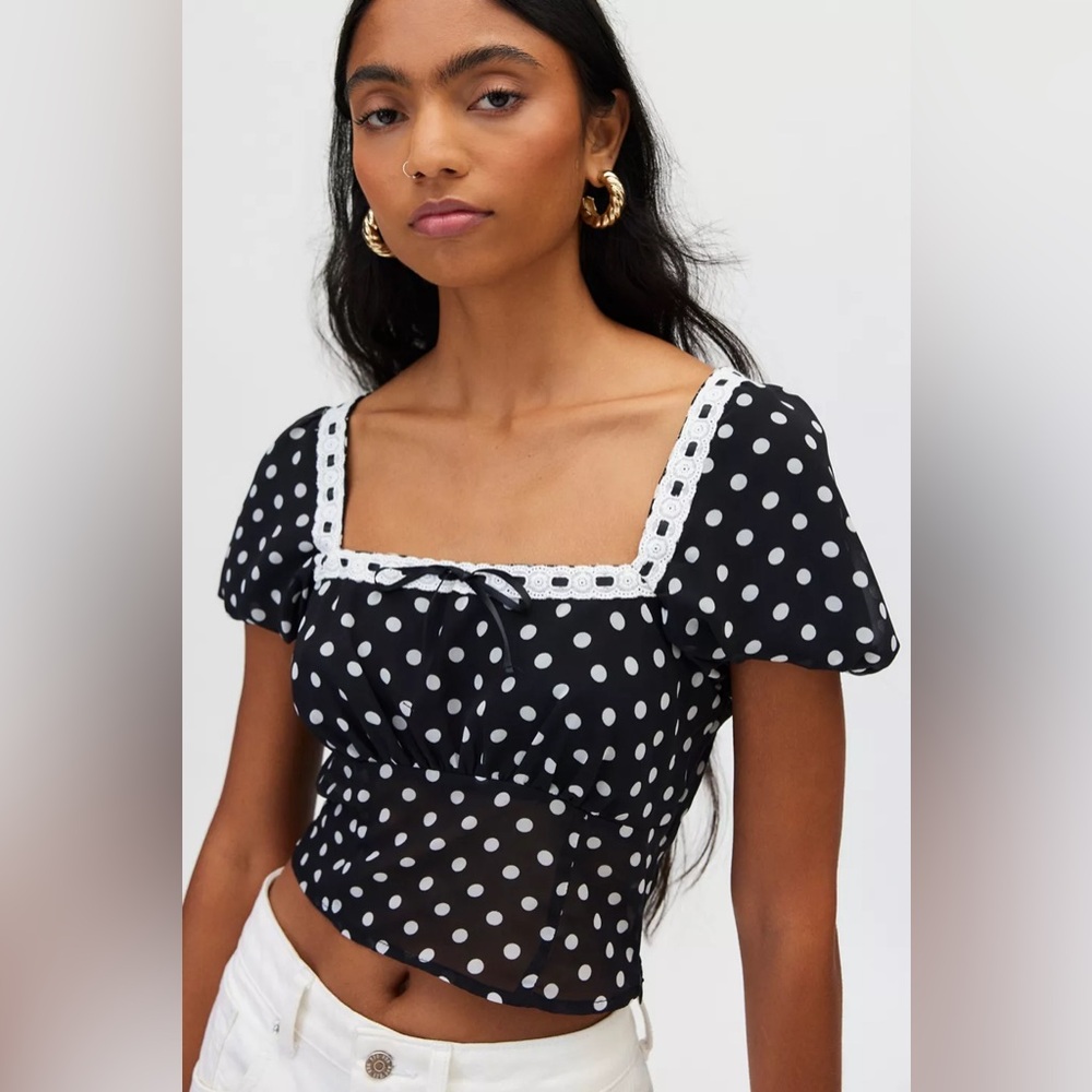 Kimchi Blue Apple Square Neck Cropped Blouse NWT Size S - Black